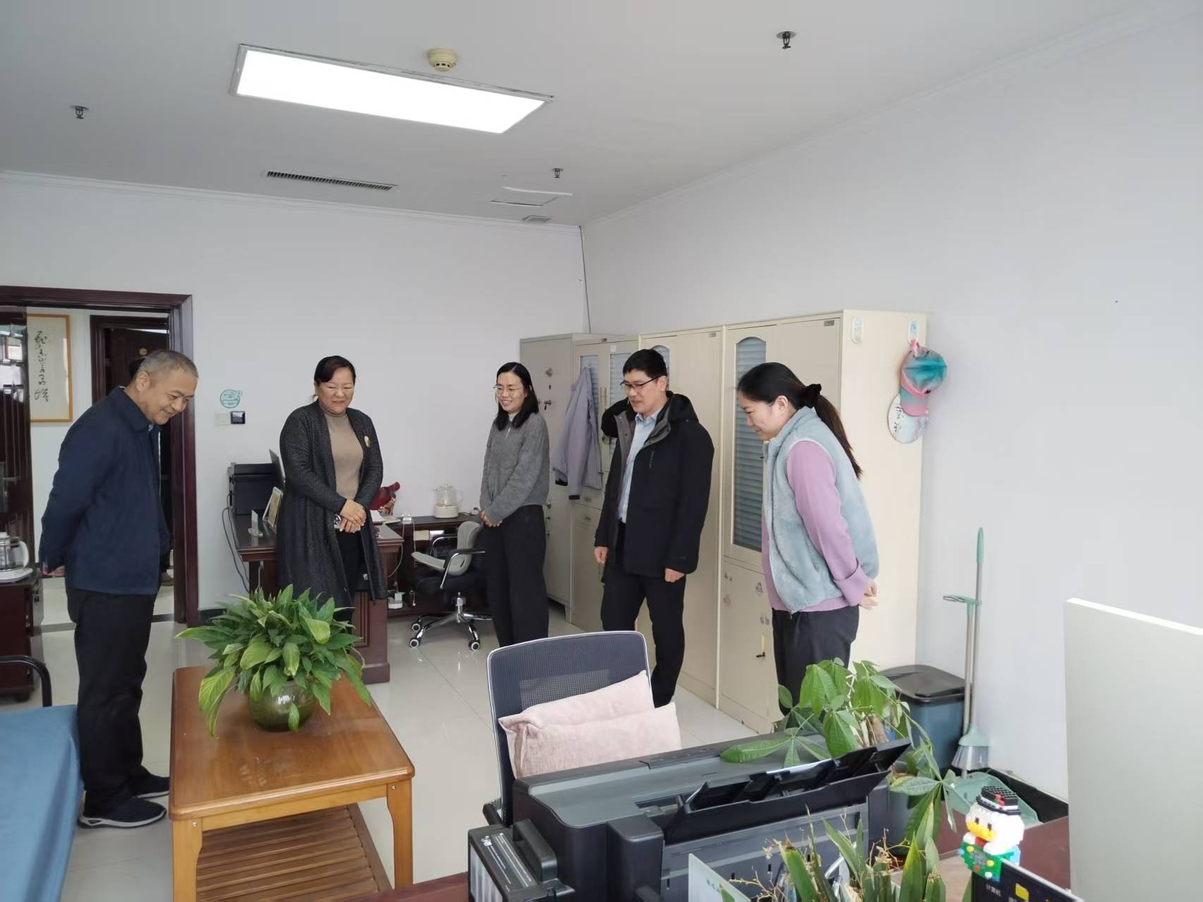 开工送暖・聚力前行 ——省动检总站领导班子节后首日慰问干部职工