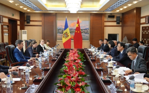 张柱会见摩尔多瓦副总理兼外长波普绍伊