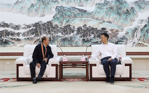 刘宁与我省“七一勋章”获得者和 全国“两优一先”表彰对象代表座谈