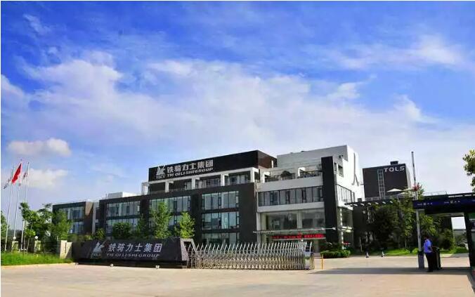 铁骑力士董事长雷文勇荣获"庆祝中华人民共和国成立70周年"纪念章!